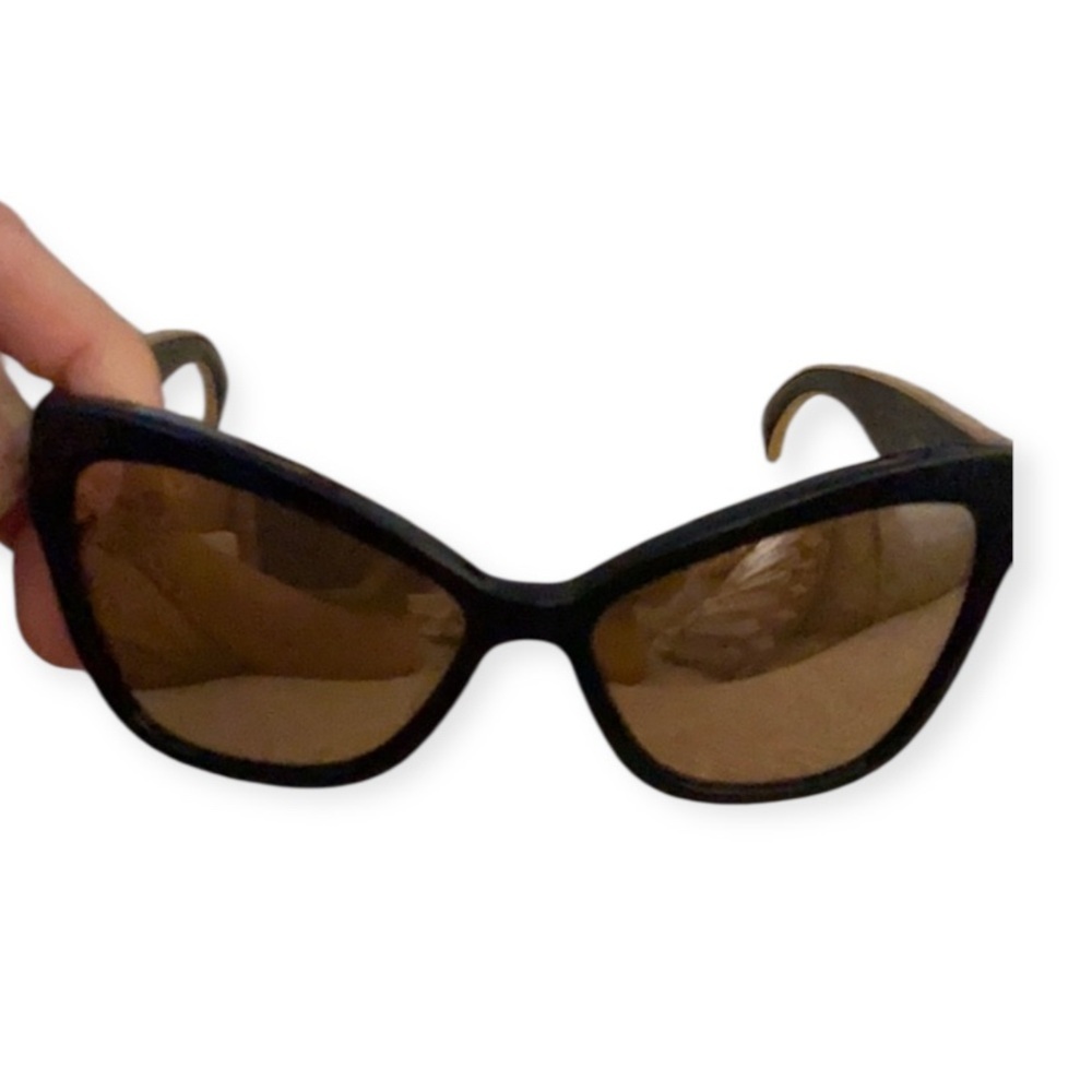 CHANEL Elegant Black and gold trim Sunglasses with accessories FLAWLESS - Picture 15 of 16
